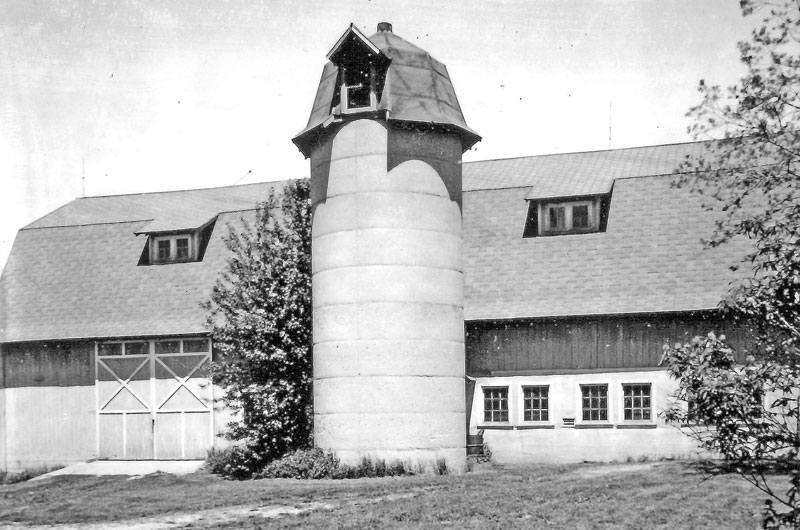 Little-Sister-Barn-2